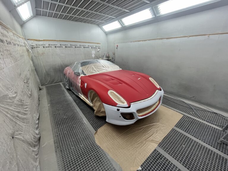 pintores industriales en proceso de trabajo